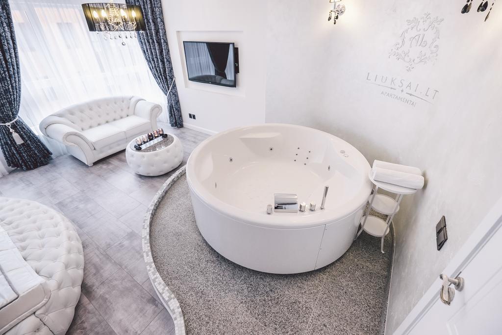 Jacuzzi Romantic Apartment Klaipeda Ngoại thất bức ảnh